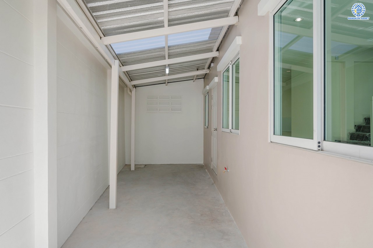 บ้านมือสองตกแต่งใหม่ โครงการ ปริญญดา เกษตร-นวมินทร์ หลังมุม เนื้อที่ 40.5 ตร.ว. ฟังก์ชัน 3 ห้องนอน 3 ห้องน้ำ 2 ที่จอดรถ บ้านทำเลเมือง การเดินทางสะดวกเชื่อมต่อถนนประเสริฐมนูกิจ ถนนรามอินทรา ถนนพหลโยธิน ใกล้เซ็นทรัล อีสต์วิลล์ โรงเรียนเลิศหล้า และใกล้จุดขึ้นทางด่วน "ฉลองรัช"